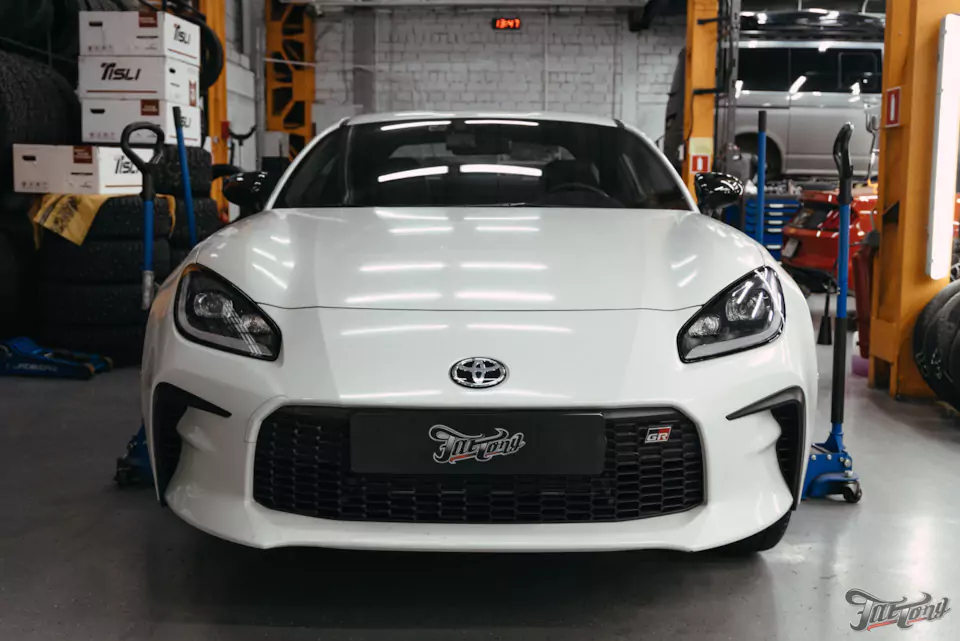 Фирменный шиномонтаж с адаптацией и балансировкой на стендах Hunter для Toyota GR86